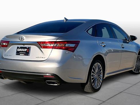 Used 2017 Toyota Avalon Limited image 12
