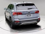 Used 2022 Volkswagen Taos SE w/ Panoramic Sunroof Package image 4