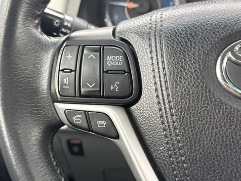 Used 2017 Toyota Sienna XLE w/ XLE Navigation Package image 16