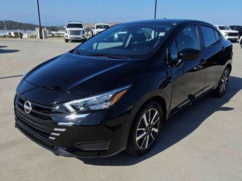 Used 2025 Nissan Versa SV FWD image 4
