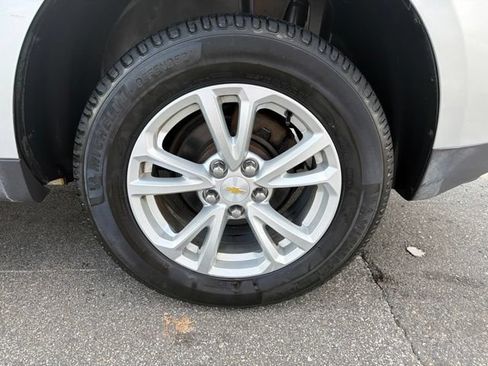 Used 2017 Chevrolet Equinox LT w/ Convenience Package FWD image 11