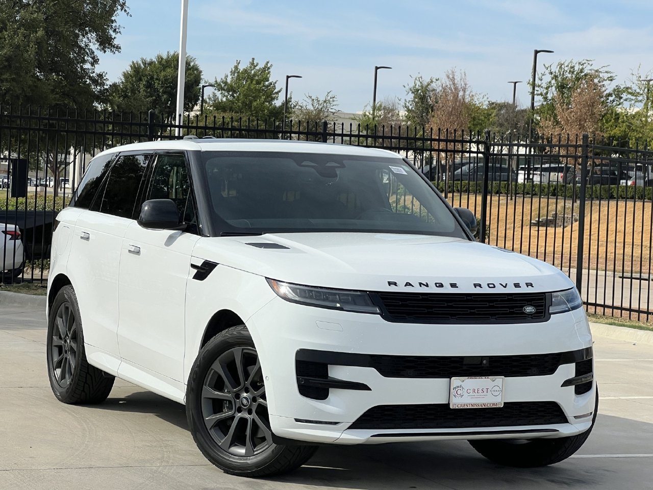 Used 2024 Land Rover Range Rover Sport Dynamic SE AWD/4WD image 2