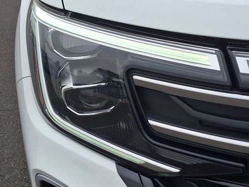 Used 2024 Volkswagen Atlas Peak Edition SE AWD/4WD image 9