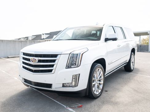 Used 2020 Cadillac Escalade ESV Premium Luxury RWD image 3