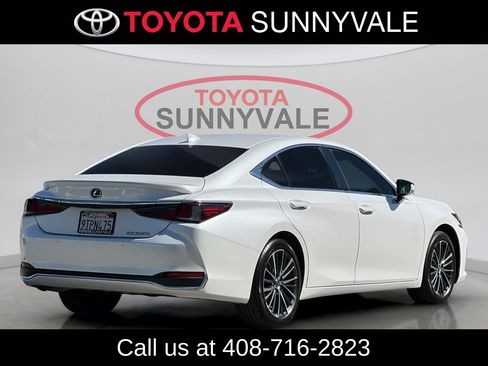 Used 2025 Lexus ES 300h 300h w/ Premium Package image 3