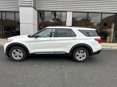 Certified 2024 Ford Explorer XLT w/ Equipment Group 202A AWD/4WD image 3