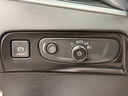 Used 2020 Buick Enclave Essence FWD image 25