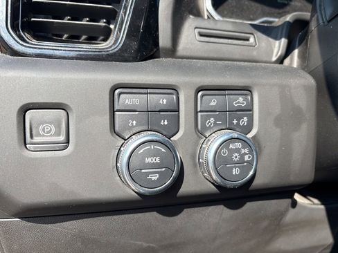 Used 2023 GMC Sierra 1500 AT4 w/ AT4 Premium Package AWD/4WD image 19