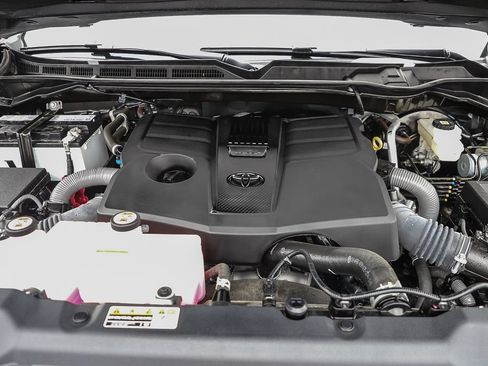 Used 2025 Toyota Tundra SR5 w/ SR5 Convenience Package AWD/4WD image 31
