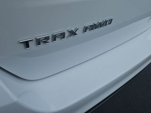 Used 2022 Chevrolet Trax LT w/ LT Convenience Package AWD/4WD image 4