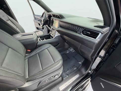 Used 2024 GMC Yukon XL Denali w/ Advanced Technology Package image 32