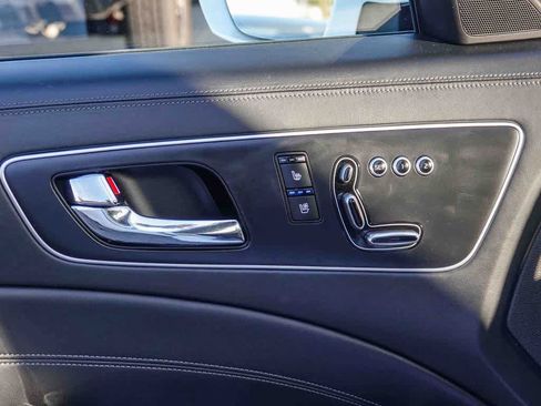 Used 2017 Kia K900 Luxury image 20