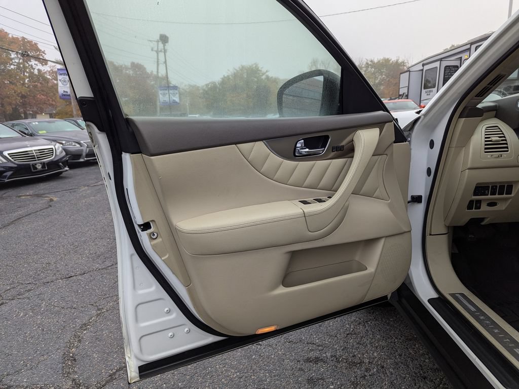 Used 2010 INFINITI FX35 AWD w/ Navigation Pkg image 11