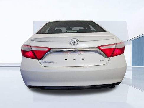 Used 2017 Toyota Camry SE image 6