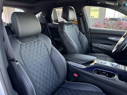 Used 2025 Genesis GV70 3.5T Sport w/ Sport Advanced Package image 11