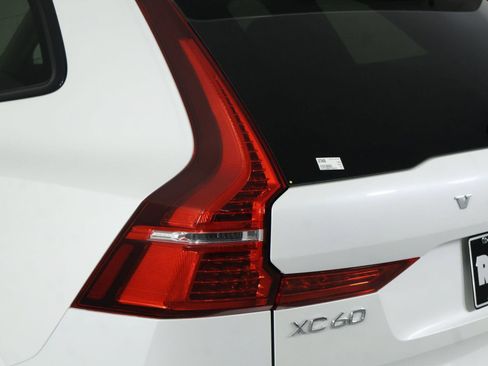 Certified 2023 Volvo XC60 B5 Plus w/ Climate Package FWD image 18