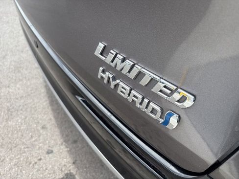 Used 2023 Toyota Sienna Limited AWD/4WD image 18