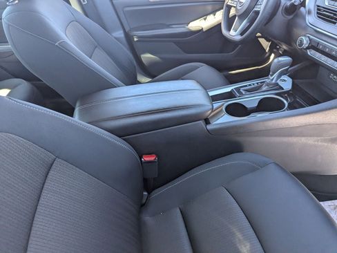 Used 2024 Nissan Altima 2.5 SV image 11