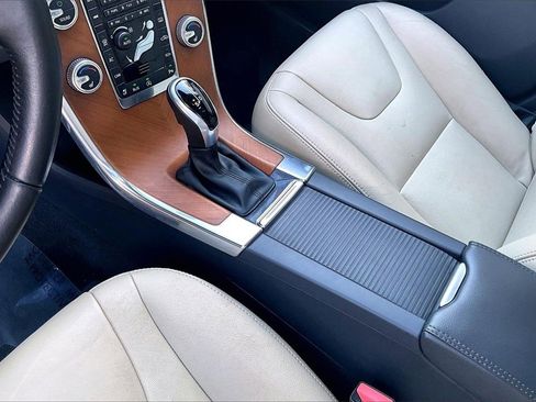 Used 2017 Volvo XC60 T5 Inscription w/ Preferred Option Package image 17