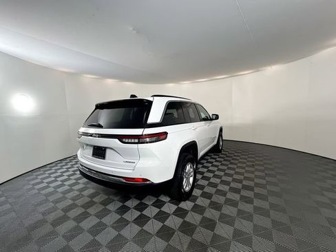 New 2025 Jeep Grand Cherokee Laredo image 8