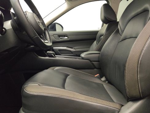 Used 2022 Nissan Pathfinder SL w/ SL Premium Package FWD image 17