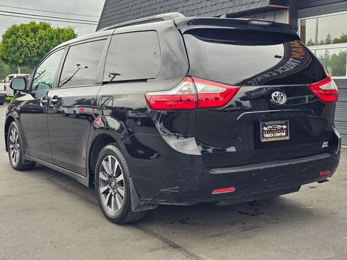 Used 2018 Toyota Sienna XLE AWD/4WD image 3