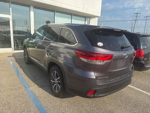 Used 2019 Toyota Highlander XLE FWD image 6