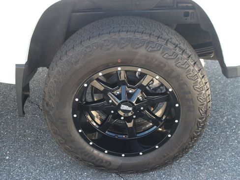 Used 2023 Chevrolet Colorado Z71 w/ Z71 Convenience Package 2 image 37