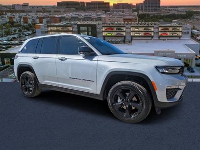 New 2025 Jeep Grand Cherokee Limited w/ Black Appearance Package