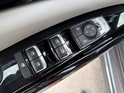 Used 2024 Kia Carnival SX FWD image 17