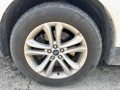 Used 2018 Ford Edge SEL w/ Canadian Touring Package AWD/4WD image 3