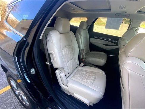 Used 2023 Buick Enclave Avenir image 23