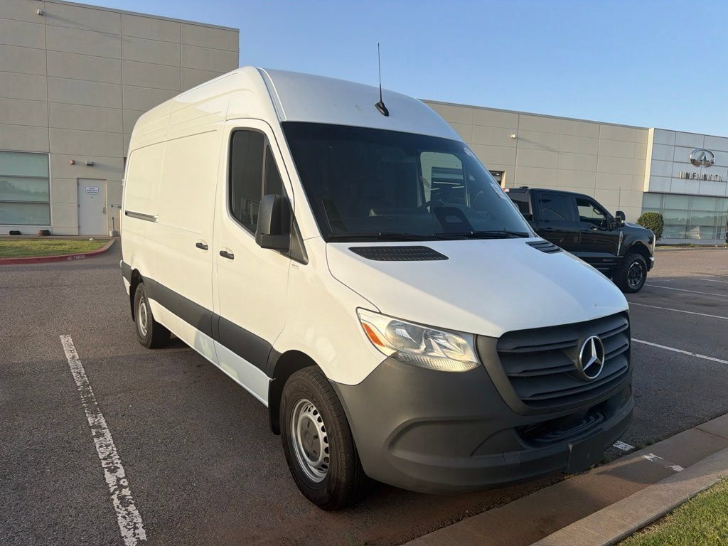 Used 2025 Mercedes-Benz Sprinter 2500 image 3