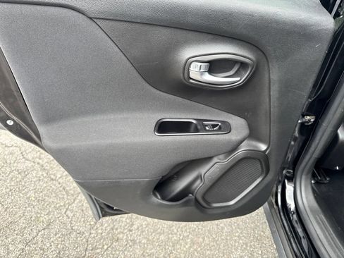 Used 2020 Jeep Renegade Latitude AWD/4WD image 25