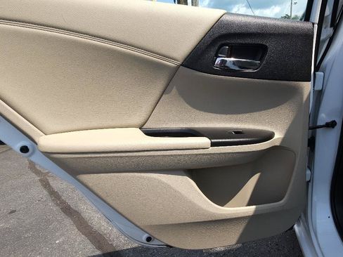 Used 2016 Honda Accord EX image 19