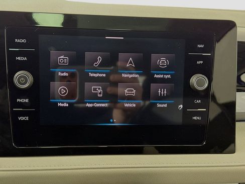 Used 2025 Volkswagen Taos SEL image 16