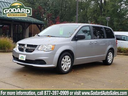 Used 2018 Dodge Grand Caravan SE w/ UConnect Hands-Free Group