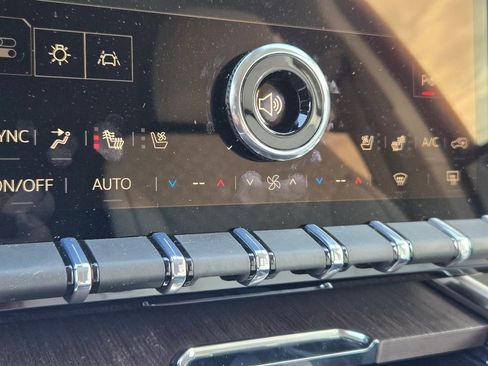 New 2026 GMC Acadia Denali w/ Super Cruise Package image 27