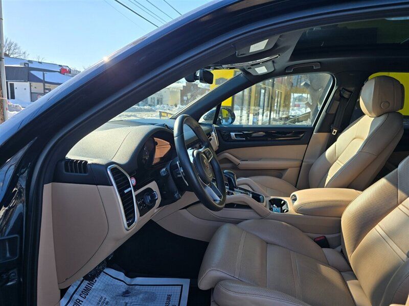 Used 2019 Porsche Cayenne AWD/4WD image 18