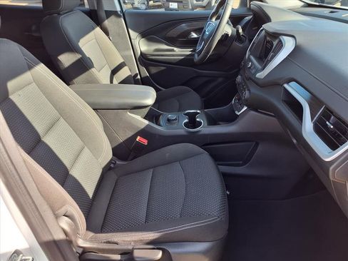 Used 2024 GMC Terrain SLE image 27