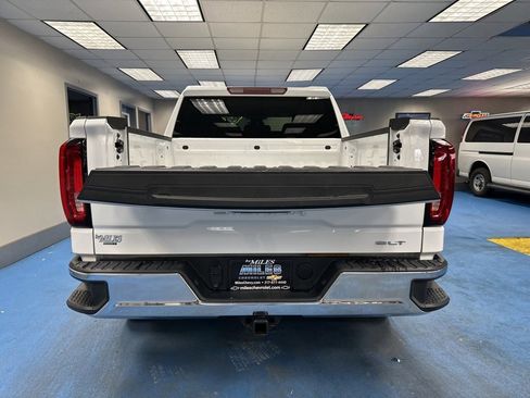 Certified 2025 GMC Sierra 1500 SLT image 8
