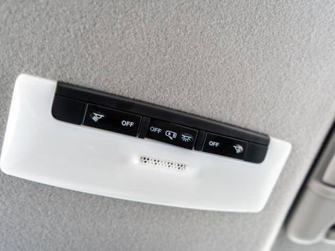 Used 2023 Nissan Kicks SV image 33