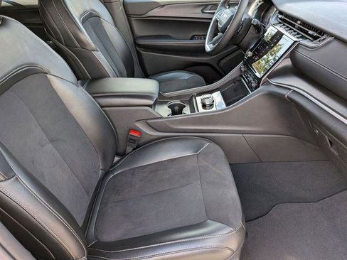 Certified 2024 Jeep Grand Cherokee L Laredo image 30