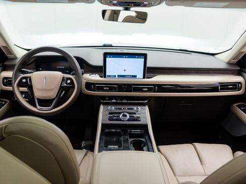 Used 2024 Lincoln Aviator Reserve w/ Equipment Group 201A image 10