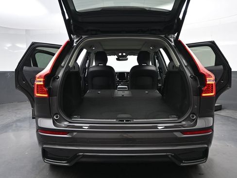 Used 2024 Volvo XC60 B5 Plus AWD/4WD image 17