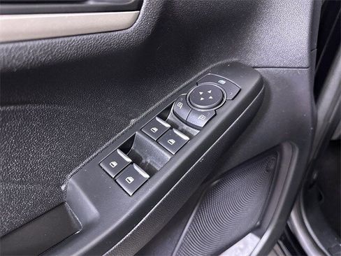 Used 2022 Ford Escape SE w/ SE Sport Appearance Package image 23