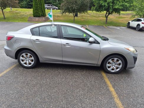 Used 2011 MAZDA MAZDA3 i Sport FWD image 3