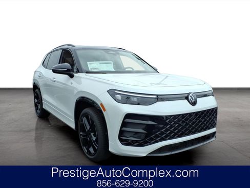 New 2026 Volkswagen Tiguan SE R-Line image 1