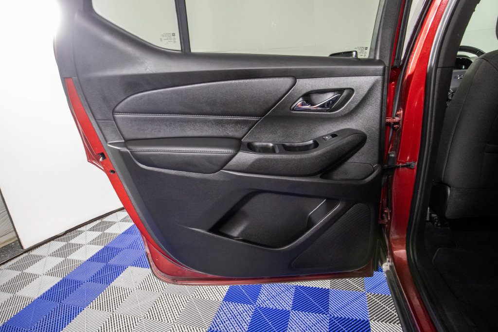 Used 2023 Chevrolet Traverse LT FWD image 16