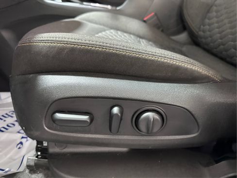 Used 2019 Chevrolet Equinox LT AWD/4WD image 18